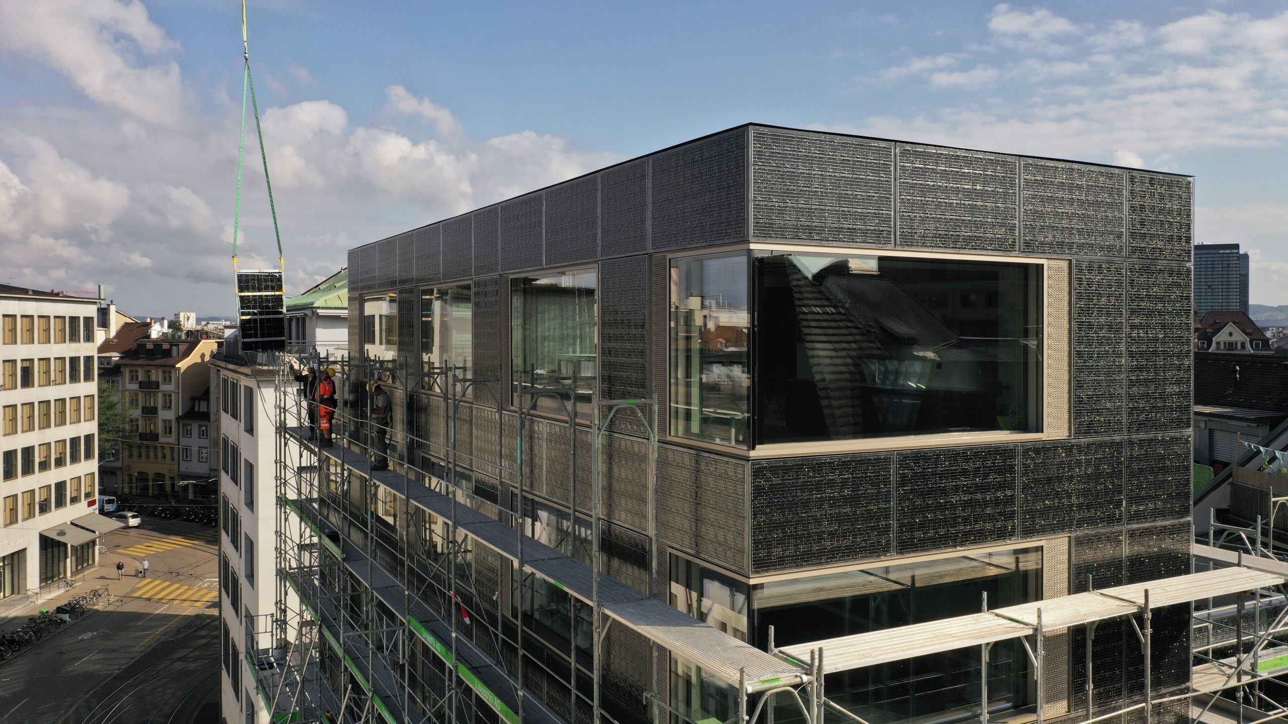 Verwaltungsgebäude mit Solarfassade © Jessenvollenweider